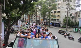 Cuối tuần, thiếu nhi trải nghiệm xe buýt 2 tầng, cùng tìm hiểu lịch sử TPHCM