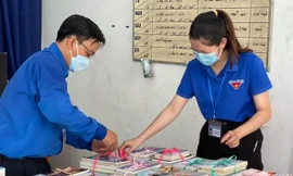 Thành Đoàn TP. HCM tặng sách cho các khu cách ly