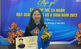 Nữ sinh dân tộc Nùng nỗ lực học tập để hoàn thiện bản thân