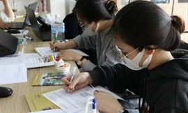 Bạn trẻ hào hứng với việc trở lại trường học trực tiếp