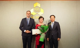 Nữ tiến sĩ Việt nhận Huân chương Cành cọ hàn lâm của Chính phủ Pháp