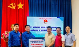 Văn phòng T.Ư Đoàn phía Nam tiếp nhận 500 triệu đồng hỗ trợ thanh thiếu niên bị ảnh hưởng do bão số 3