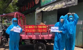 “Chuyến xe yêu thương”: Chở quà đi khắp Sài Gòn