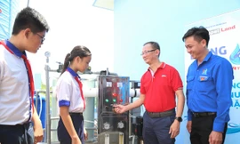 Trao tặng 2 hệ thống máy lọc nước cho bà con khó khăn tỉnh Tiền Giang