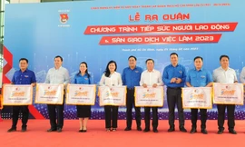 Những chuyến xe miễn phí đưa người lao động các tỉnh về TPHCM tìm việc