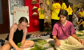 Nữ sinh người Mỹ cảm nhận về Tết cổ truyền Việt Nam khi lần đầu được trải nghiệm