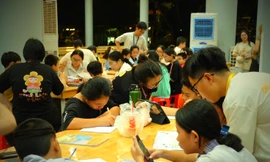 Lớp học tiếng Anh cho trẻ em khó khăn tại chùa Diệu Pháp