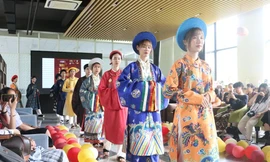 Thích thú với trang phục xưa của người Việt