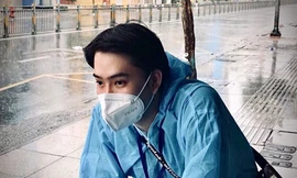 “Ráng làm giúp người ta, hết dịch về với ngoại!”.