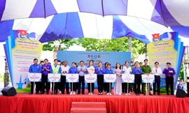 Tỉnh Đoàn Bình Dương ra mắt 7 đội hình tình nguyện tại Lễ khởi động Tháng Thanh niên năm 2023