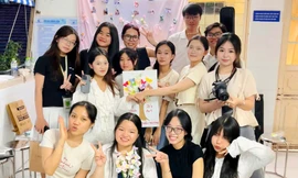 Gen Z mang yêu thương đến bệnh nhân ung thư qua dự án ‘Chạm gần thêm thương’