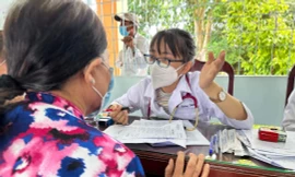 Đoàn Thanh niên trường ĐH Y Dược TP. HCM khám, chữa bệnh cho người dân tại Tiền Giang