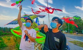 Nhộn nhịp trời diều ở Làng Đại học