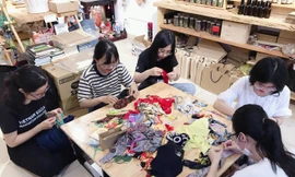 Trở thành “sứ giả” môi trường từ những tấm vải vụn