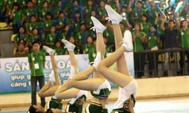Nữ Cheerleader Kinh tế khoe dáng