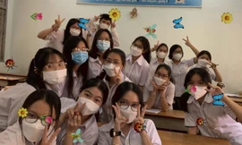 Teen cuối cấp TP.HCM đi học lại: Vui vì được gặp bạn bè, cảm thấy tập trung hơn học ở nhà