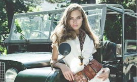 'Nữ thám hiểm xinh đẹp' giữa rừng xanh