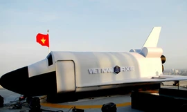 'Tàu vũ trụ' trên tòa nhà cao nhất Sài Gòn