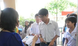 Một triệu HS thi tốt nghiệp: Băn khoăn máy ghi âm, ghi hình