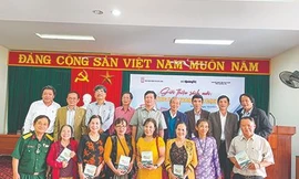 Các đại biểu chụp ảnh kỷ niệm