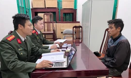 Bắt nhóm đối tượng làm giả lượng lớn vé qua trạm thu phí 