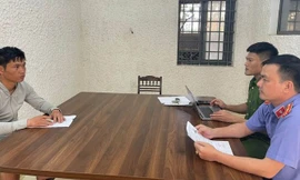 Đâm bạn nhậu vì mâu thuẫn thách đố mời cô gái lên xe