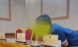 KSV chăm chú nghe đoạn ghi âm