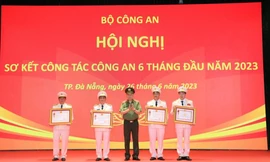 Bốn lãnh đạo ngành công an có thành tích xuất sắc được trao tặng Huân chương