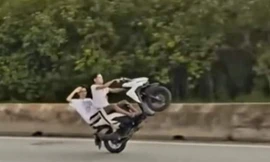  Xử lý nhóm 'tổ lái' bốc đầu xe máy trên quốc lộ