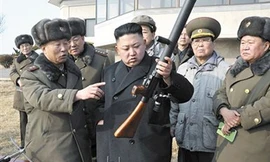Lãnh đạo Kim Jong Un trực tiếp chỉ huy cuộc tập trận bắn đạn thật ở một đơn vị pháo binh hôm 26-2
