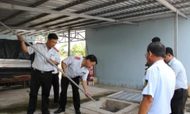 Lực lượng chức năng Hậu Giang kiểm tra các đơn vị kinh doanh xăng dầu