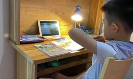 Học sinh nhiều địa phương hiện vẫn phải học trực tuyến hoàn toàn