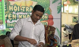 Anh Mấu Văn Tịnh đã khởi nghiệp với thương hiệu cà phê đầu tiên của người Raglai. Ảnh: THỤC HIỀN