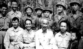 Các chiến sĩ Điện Biên mừng sinh nhật Bác (19/5/1954)