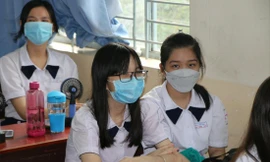 Trường mở trở lại, học sinh và giáo viên ở TPHCM được test COVID-19 hằng tuần 