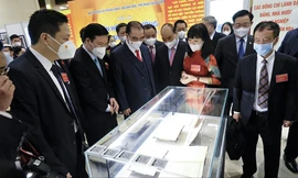 Lãnh đạo Đảng, Nhà nước tham quan triển lãm “Văn hóa soi đường cho quốc dân đi” trong khuôn khổ Hội nghị Văn hóa toàn quốc. Ảnh: Hoàng Mạnh Thắng