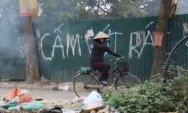 Khói bụi ô nhiễm trên đường vành đai 2,5 Hà Nội. Ảnh: Như ý