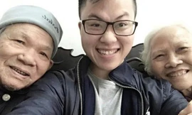 Tác giả Lê Thiện Hiếu với ông bà, những nhân vật trong ca khúc gây “bão” một dạo: “Ông bà anh”