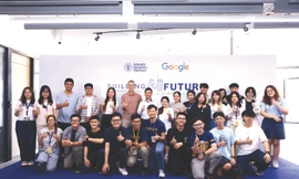 Rất đông sinh viên đã đến để học hỏi và giao lưu với Jeff Dean. Ảnh: Fullbright