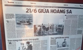 Một trang báo Tiền Phong được Nhà trưng bày sưu tầm và đưa vào tư liệu báo chí về chủ quyền biển đảo. Ảnh: Nguyễn Thành