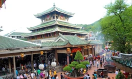 Lợi dụng tín ngưỡng nhiều đối tượng trà trộn lừa đảo tại Miếu Bà Chúa xứ Núi Sam