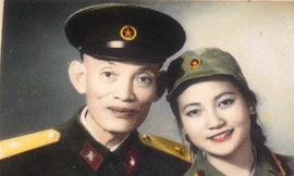 Nhạc sĩ, nghệ sĩ Nhân dân Đinh Ngọc Liên và con gái Đinh Tuyết Lan (Ngày tiễn con gái vào chiến trường đường 9 Nam Lào)