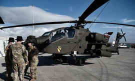 Shapour Moinian từng là phi công máy bay trực thăng của Lục quân Mỹ