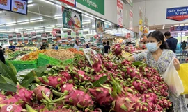 Siêu thị ngập khuyến mãi phục vụ người tiêu dùng. Ảnh: U.P