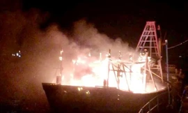 Tàu ông Phan Văn Khuyên bị cháy và chìm trên biển