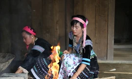 Bếp lửa Tết người Mông