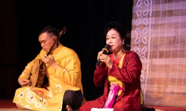 NSND Thanh Hoài thể hiện một trích đoạn Kiều. Ảnh: Nguyễn Hòa