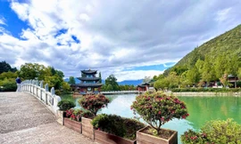 Lệ Giang thu hút khách du lịch bởi kiến trúc cổ xưa 