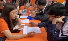 Thí sinh tham gia tư vấn tuyển sinh năm 2023. Ảnh: Nghiêm Huê