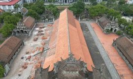 Nhà thờ Phát Diệm trong quá trình thay ngói nhìn từ trên cao